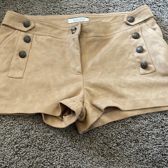 Tan suede shorts. Size 42 bought in Paris - Picture 2 of 2